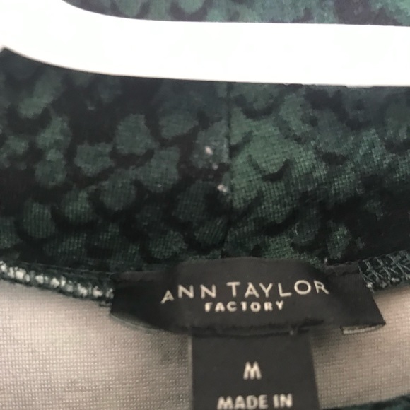 Ann Taylor - Green Velvety snakeskin pattern top - M - Picture 2 of 8